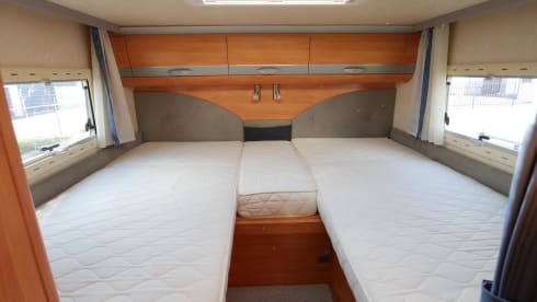 Experience our 5-person Adria Carol travel buddy from 2010