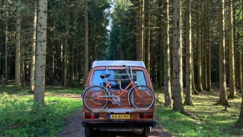 Choco! – Chocolate! Retro holiday bus for the ultimate road trip!