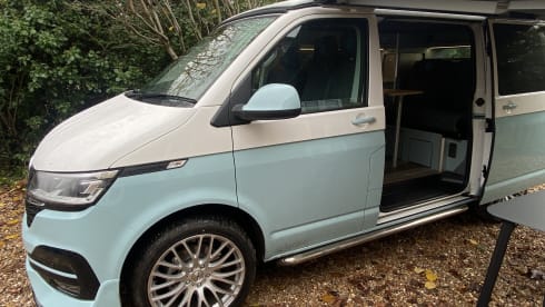 Clara – 4 berth 2024 VW Campervan, insurance included!