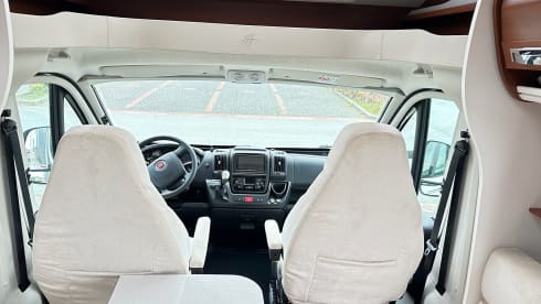 Volledig off-grid reizen met onze comfortabel uitgeruste 2p camper