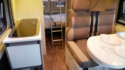 Chausson4, 4 sleeping- 4 seats, Bunk bed!