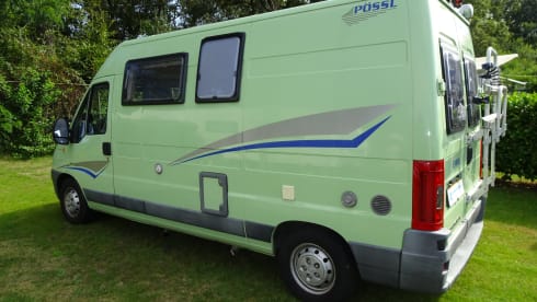 De Groene Draeck – Comfortable and powerful bus for 2 persons