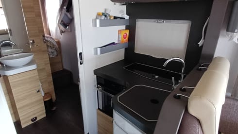 Aki – 4p Adria Mobil integrated uit 2017