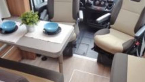 W2 – Nice 4 person camper from 2018!