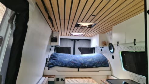 De brilsmurf – 2p Volkswagen bus from 2016/2023