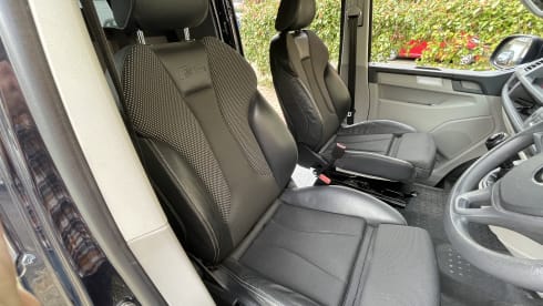 Jeeves – “Jeeves” 4 berth Volkswagen campervan from 2017