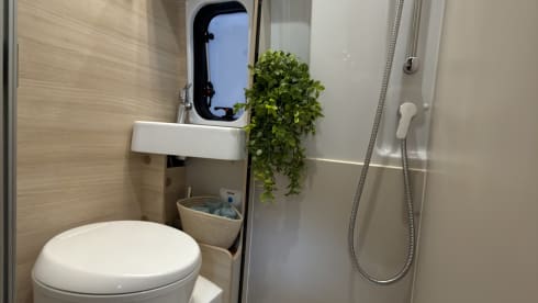 Making Memories 14 – 2024 Chausson V697 buscamper uit 2025 Automaat, Off Grid, Lengte bedden,