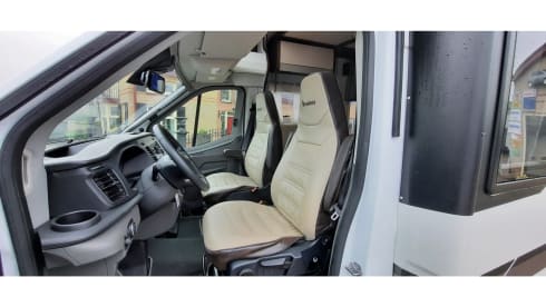 Benimar 2021 – Luxury 4 person camper, 2021 with 170 hp powerful engine!