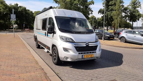 Bronckhorst Grijs – Beautiful Sun Living with length beds - Bronckhorst Campers