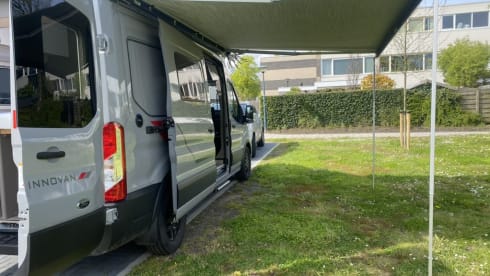Nieuwe Camperbus Magnetic Grey – FORD LMC Innovan 590 camper van from 2024 Magnetic Gray