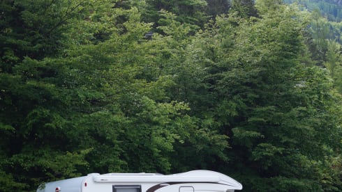 Ixeo IT 720 – 4p Bürstner semi-integrated from 2010