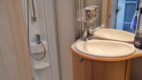 Spacious, cozy and complete family camper