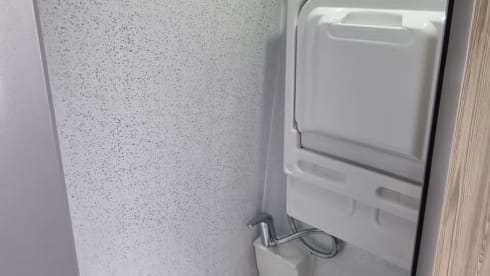 Ronnie – Fully Off-Grid Mercedes Heating & shower/Toilet (Insurance Included)