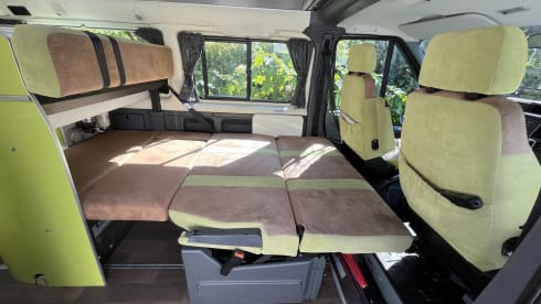 Beautiful Ford Transit Nugget with high roof, lots of space in a compact bus!
