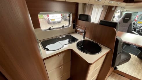 This fantastic LMC with all luxury