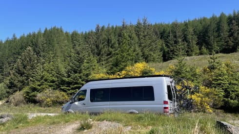 Beautifully spacious 2-4 person Bus camper Sprinter 2015
