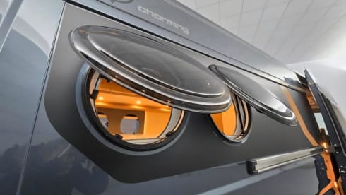 Freedom and enjoyment with our compact Malibu Buscamper (160 HP automatic)