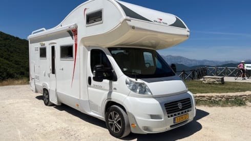 Roller Team – Spacious, cozy family camper