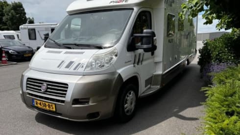 De Camper – Pilote semi-integrated (3 persons)