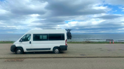 Compact off-grid Peugeot Boxer with length bed for 2 people
