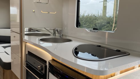 Discovery  – Discovery - 5 berth motorhome