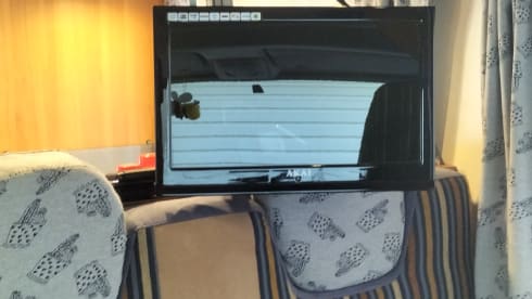 Kievit – 2p Hymer semi-integrated from 2010 (with room for 3rd person)