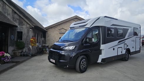 Luxury 4-person motorhome with bicycle rack and tow bar, model 2026