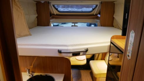 Carado Half Integral, Queen Bed, Lift Bed!!