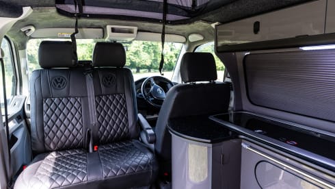 Floki – Luxury 4 berth Volkswagen campervan 2017