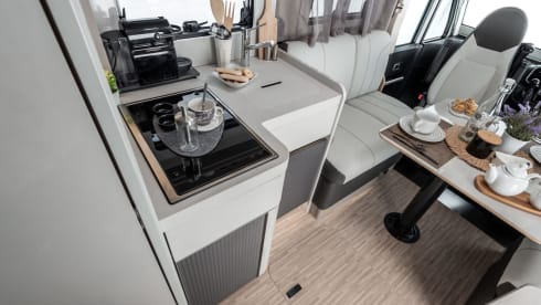 2026 4P McLouis 870+roof air conditioning, automatic 180 hp, bicycle rack, LPG, underfloor heating 