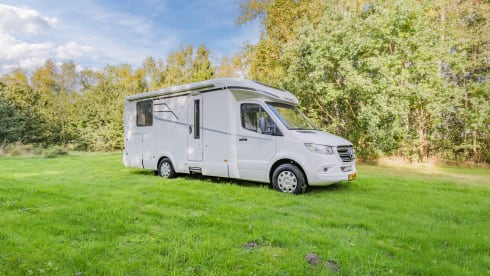 4p Hymer semi-integrated from 2022