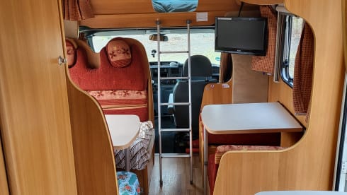 Spacious and comfortable family camper. 6p Chausson alcove from 2008