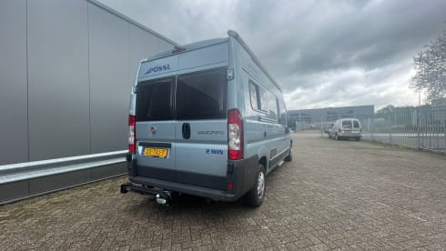 Pössl 2 win luxury bus e bike carrier