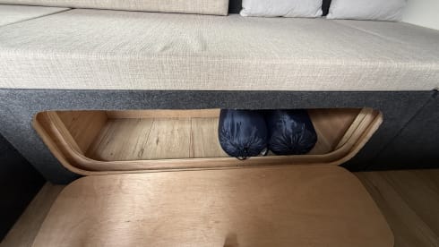 TZM – Campervan Vauxhall Vvaro a 2 posti letto, passo lungo, dal 2026