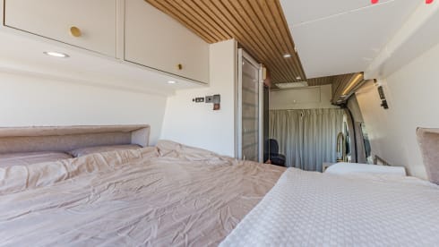Extra high luxury off-grid camper for 2 adults and 1 child 