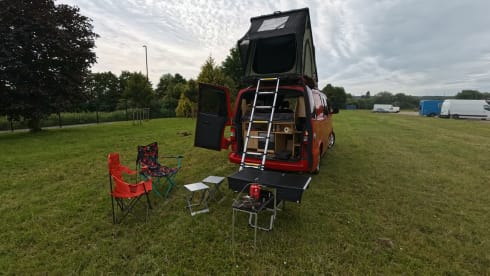 Poppy – 4 berth Volkswagen campervan from 2011