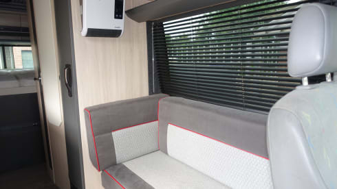 De Crafter – 2p Volkswagen bus from 2010