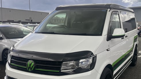 The Greenline Escape – Stylish Queen: Volkswagen Campervan (4 berth)