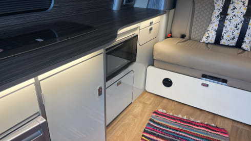 Daisy – 4 berth Volkswagen campervan from 2016