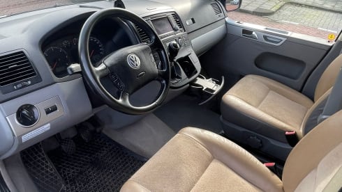 4/5 person Volkswagen campervan 