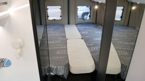 Sun Living Flexo 6.40, 2 posti letto - 4 posti, letti longitudinali, aria condizionata!!