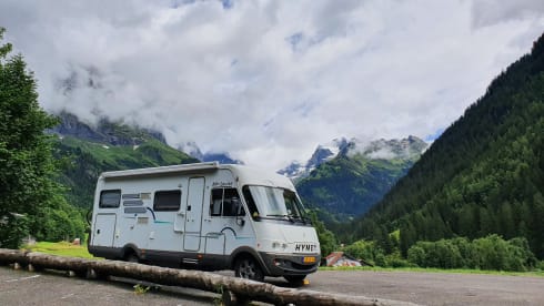 Foxy Adventure – 4p Hymer integrated from 2002 with many extras