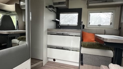 Van Put on the road – 4p Roller Team semi-integrated from 2026