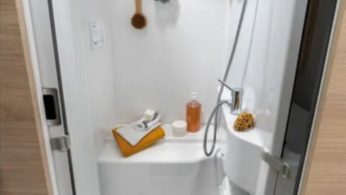 Zeitreise Wohnmobilvermietung No. 2 – Challenger S217 GA 'Sport Edition', winter-ready