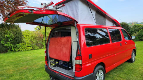 Dan – Toyota Hiace D4D 120 LWB campervan 