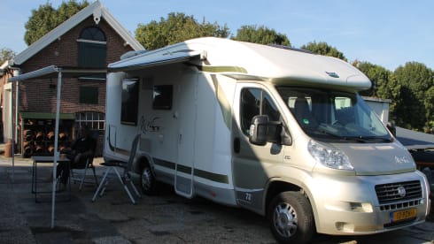 Super nice Mc Louis 4 person camper with various extras