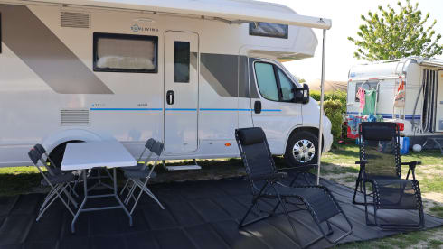 6 Persons with Alcove Sun Living