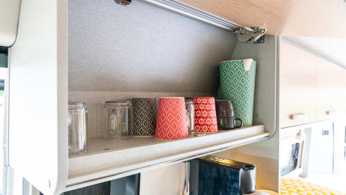 Luxe Hymer buscamper met lengte bedden