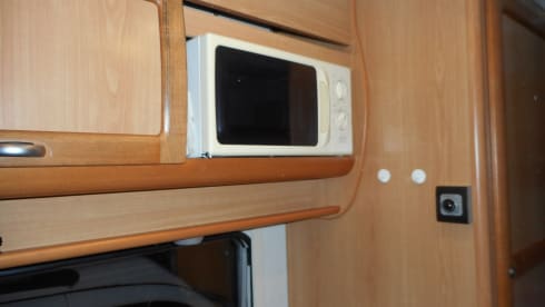 EASY 1 MOTORHOME HIRE JUST TURN UP AND GO