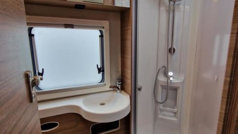 Knaus Live 1 700 meg 2022 (Aut, 180hp, LED lighting, air conditioning, carplay, TV)